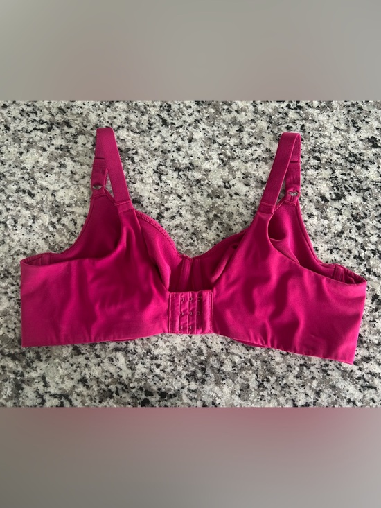 Vanity Fair Magenta Lace-Trim Underwire Bra. Size 44C - Picture 3 of 5